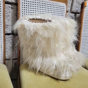 Modes White Fur womens Boots - Made in Romania (Size Eur 38-40/US 8-9)